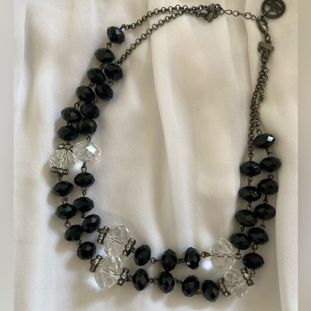 Black and crystal beads sparkly necklace.